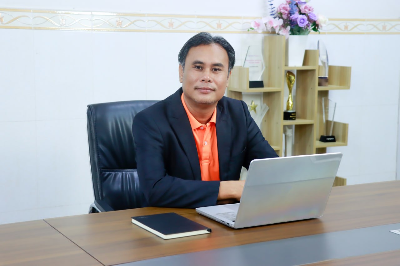 លោក សុន ចំភ័ក្ខដាយ